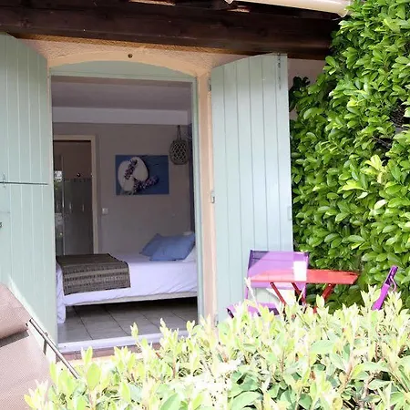 Des Pins Hotel 3*