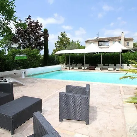 Des Pins Hotel 3*