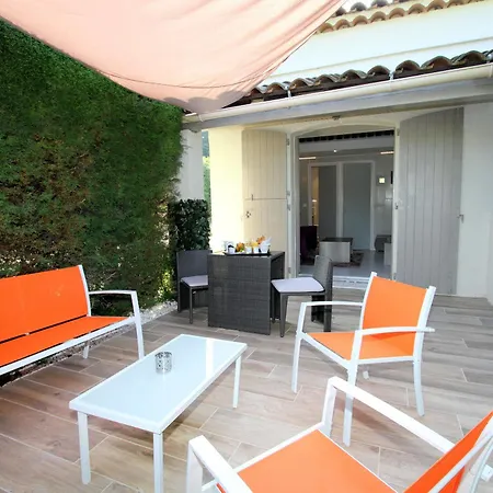 Hotel Des Pins 3*